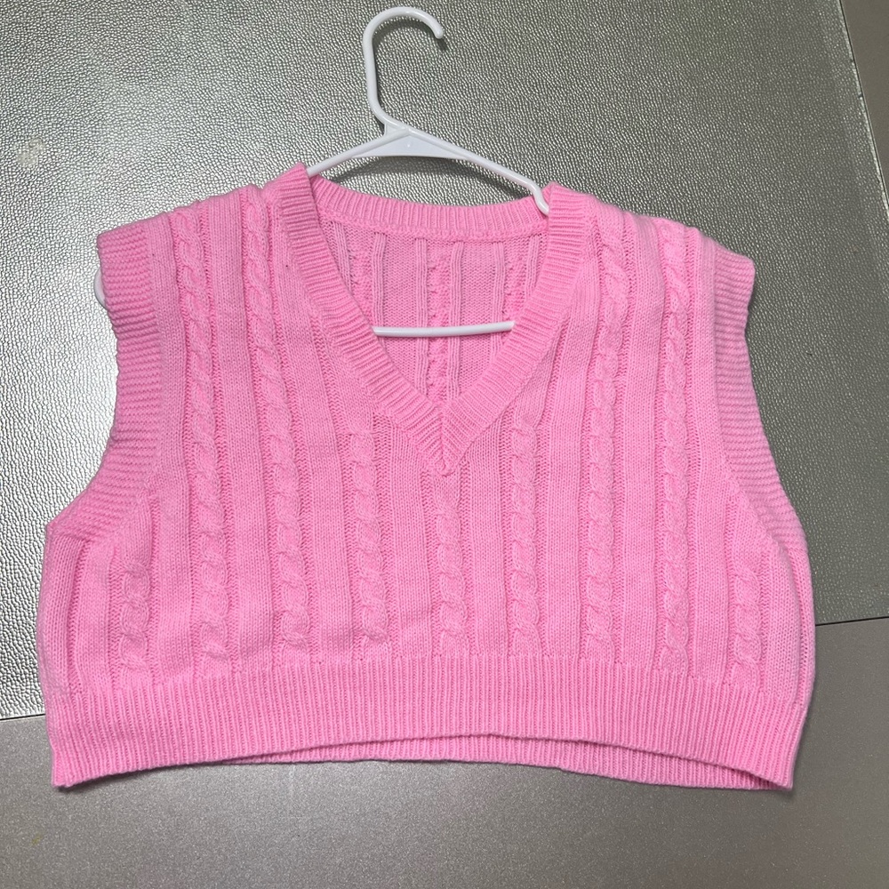 Pink sleeveless cropped sweater